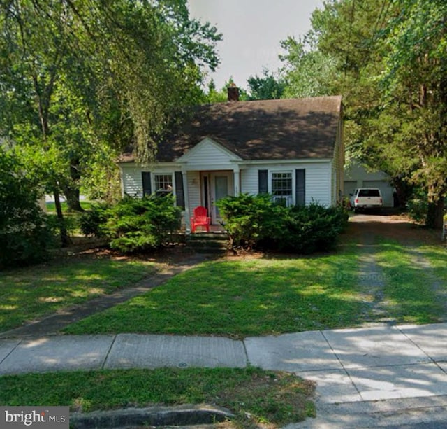 view of front of house featuring a front yard