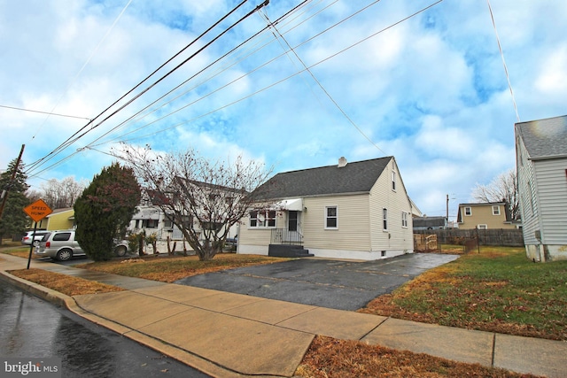 bungalow-style house featuring a front yard