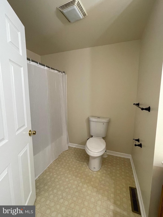 bathroom featuring toilet