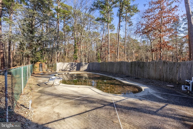 view of swimming pool