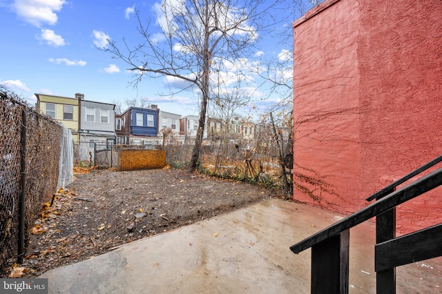 view of yard featuring a patio area