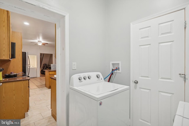 laundry area with washer / dryer and ceiling fan