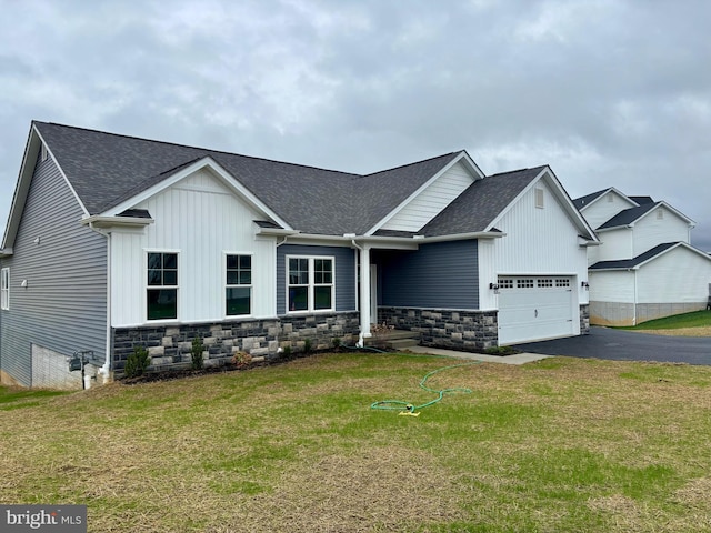 view of front of home featuring a front lawn and a garage