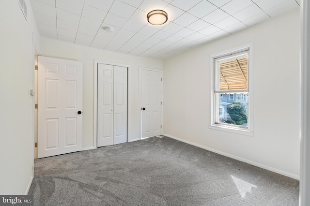 unfurnished bedroom featuring carpet flooring and a closet