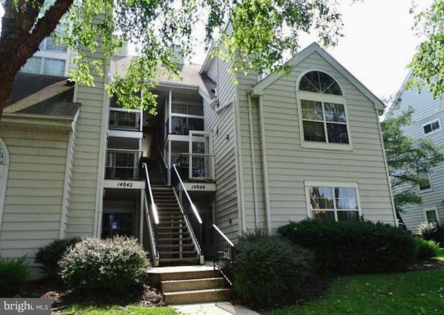 view of front facade