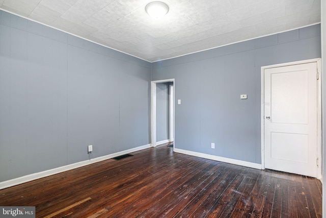 spare room featuring dark wood-type flooring