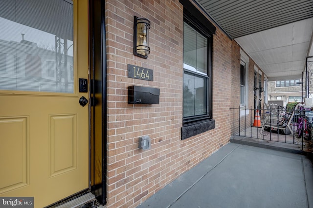 property entrance with covered porch