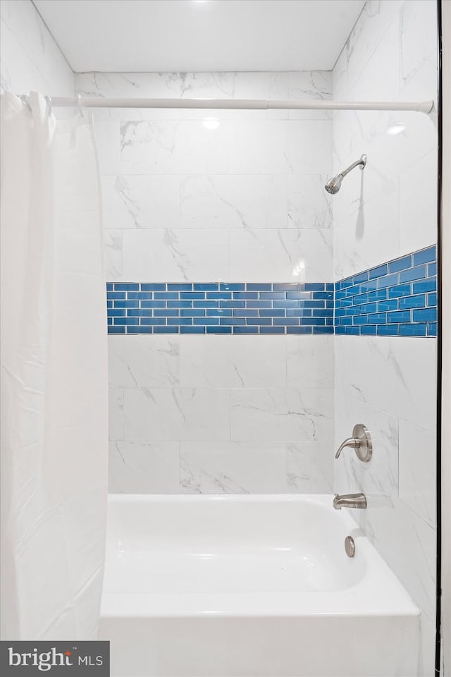 bathroom featuring shower / tub combo