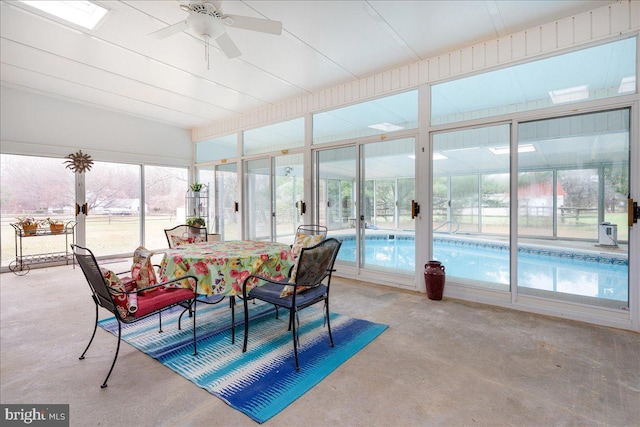 sunroom / solarium featuring ceiling fan