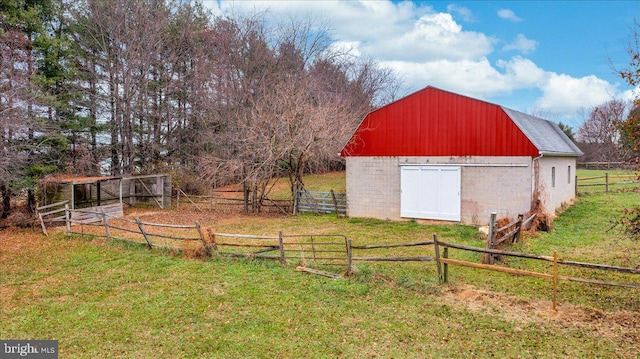 view of yard featuring an outbuilding and a rural view