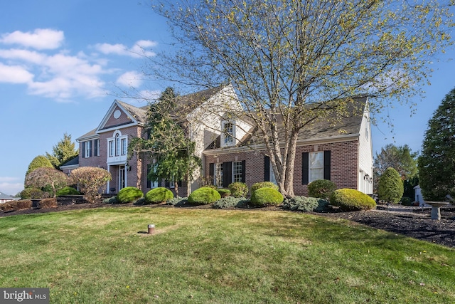 view of front of home with a front lawn