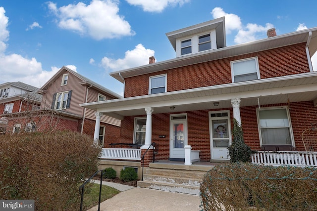 view of front of property featuring a porch