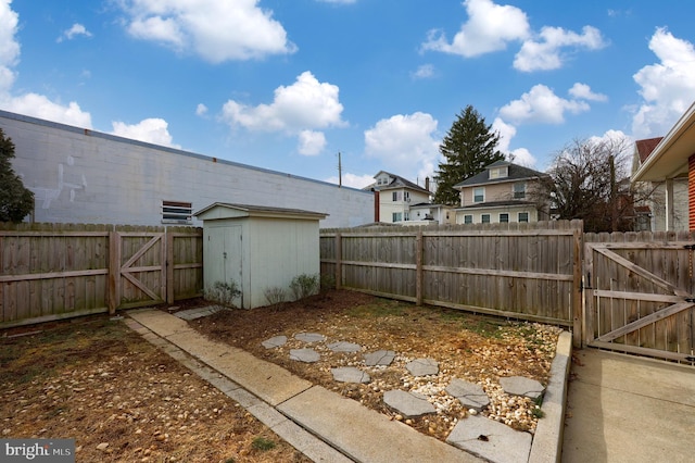 view of yard with a shed