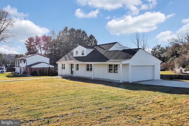 view of front of home featuring a front lawn and a garage