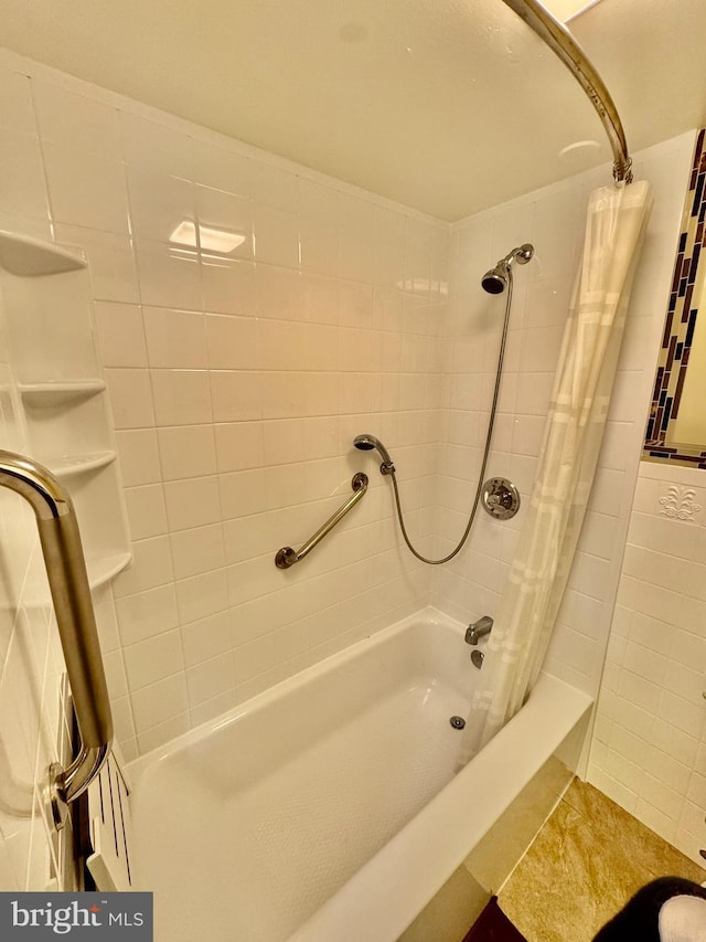 bathroom featuring shower / tub combo