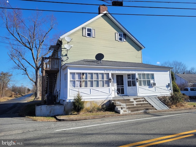 view of front of property