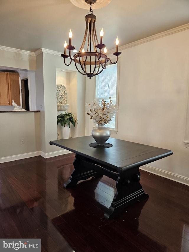 dining room featuring hardwood / wood-style floors, ornamental molding, and an inviting chandelier