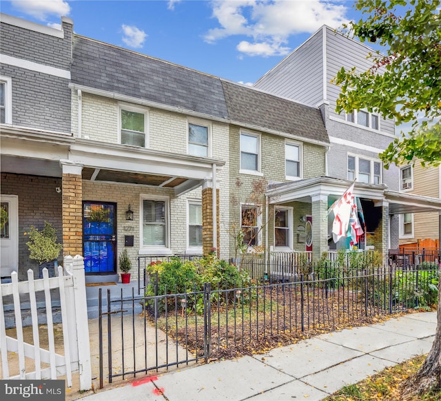 multi unit property with a porch