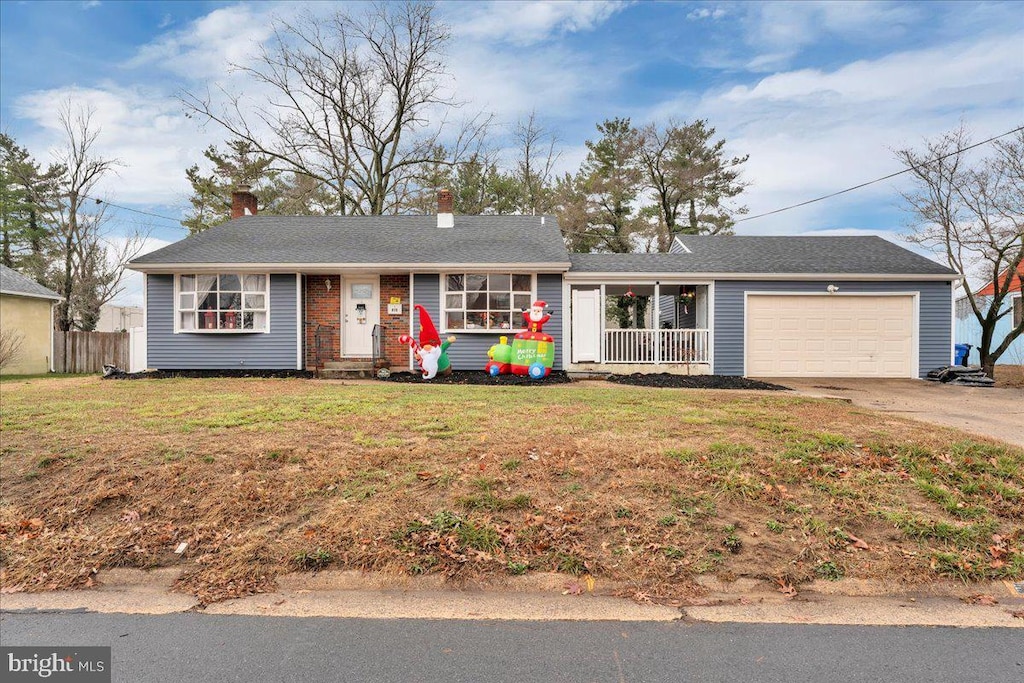 single story home featuring a garage and a front lawn