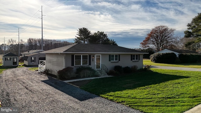 ranch-style house featuring a front yard