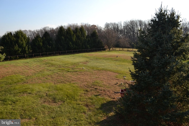 view of yard featuring a rural view