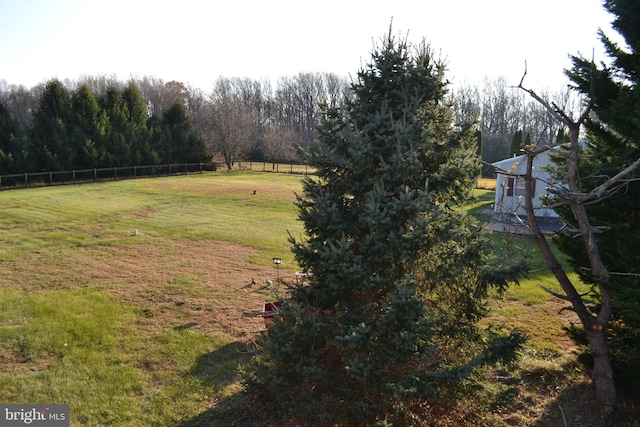 view of yard featuring a rural view