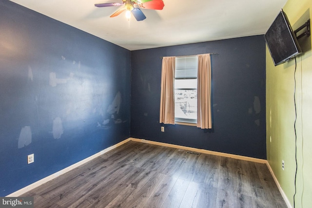 unfurnished room featuring ceiling fan and hardwood / wood-style flooring