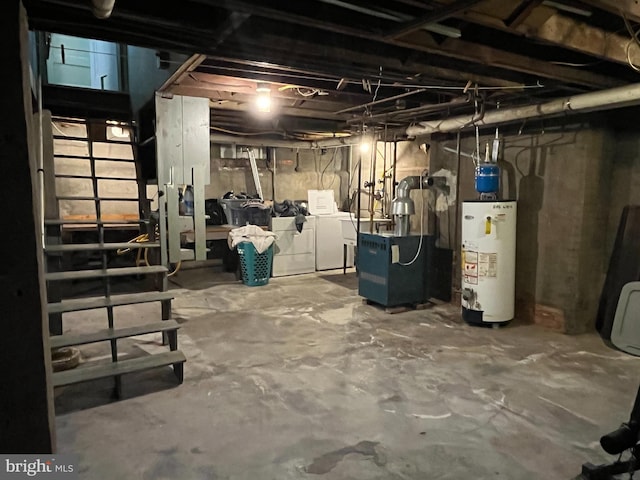 basement with gas water heater and independent washer and dryer