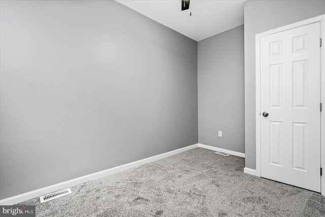 spare room featuring carpet flooring and ceiling fan