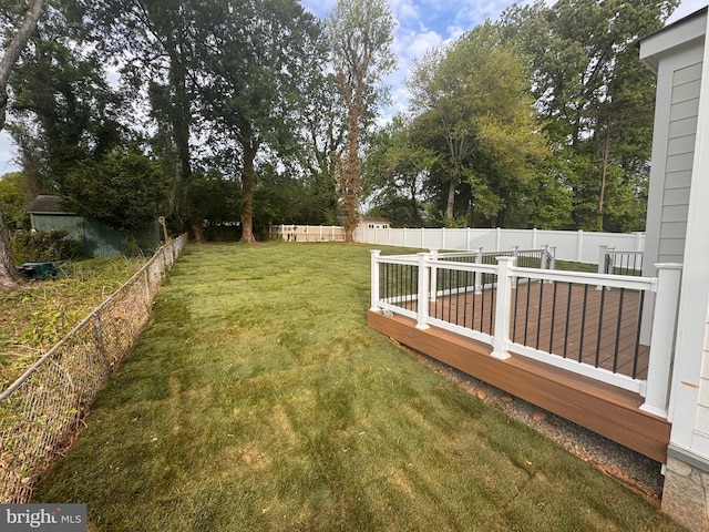 517 Walker St SW, Vienna, VA 22180 - view of yard with view of wooded area