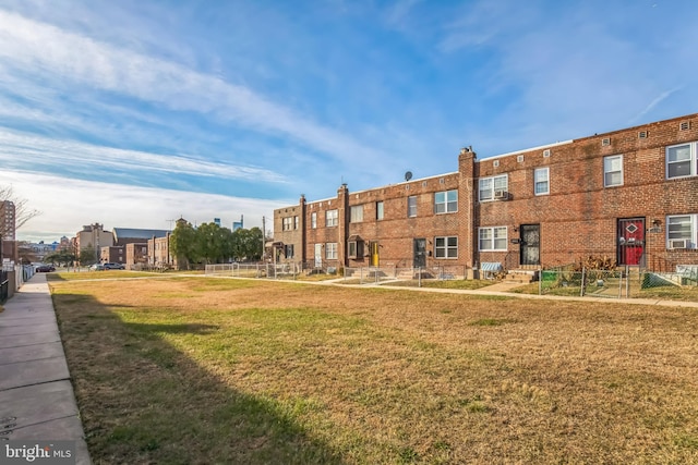 view of property's community featuring a lawn