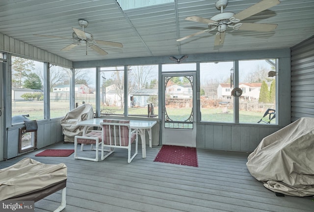 sunroom featuring ceiling fan