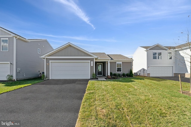 view of front of house featuring a front lawn