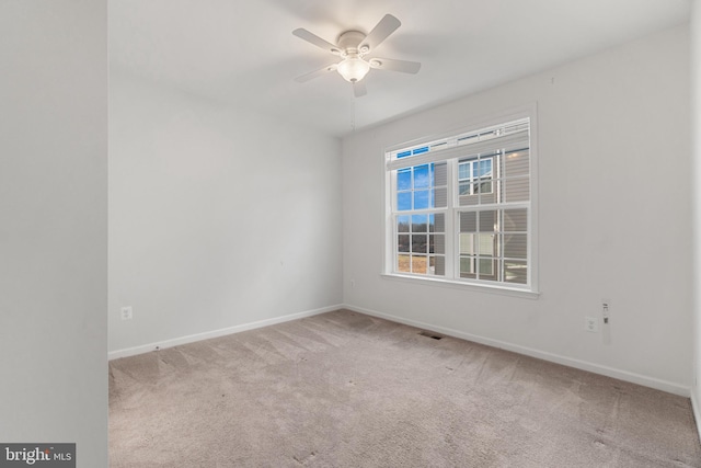 unfurnished room with carpet flooring and ceiling fan