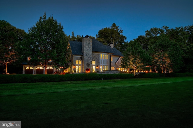 view of front of home featuring a front yard