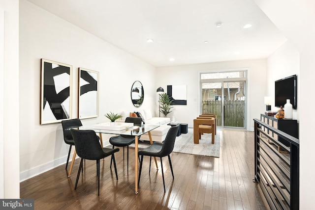 dining space featuring dark wood-style floors, recessed lighting, and baseboards