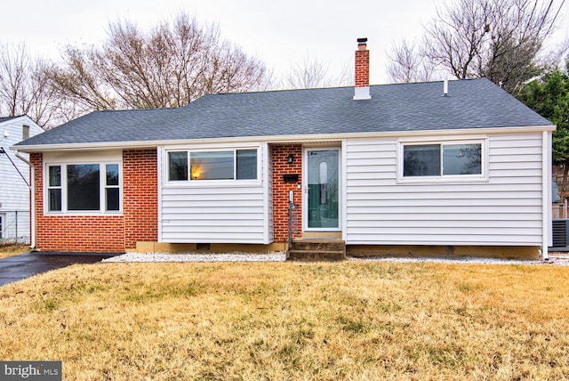 view of front of property with a front yard