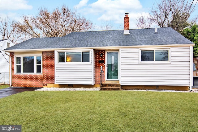 view of front of home with a front lawn