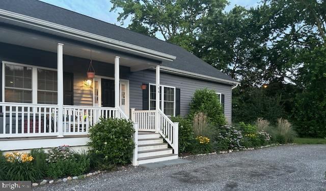 view of front facade featuring covered porch