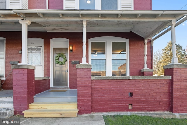 property entrance featuring covered porch