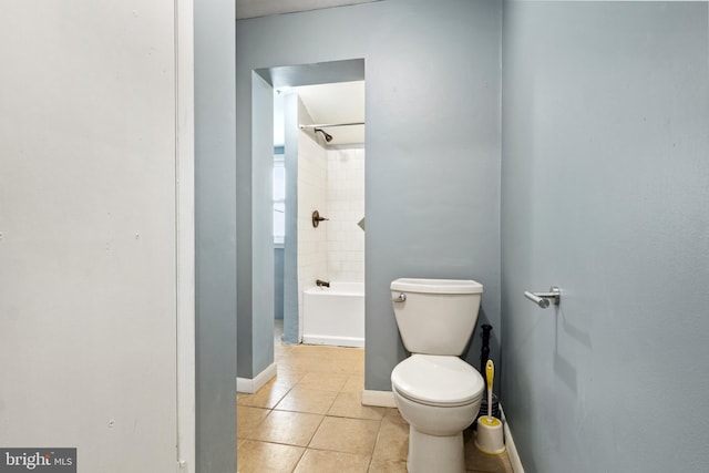 full bathroom featuring a shower, tile patterned flooring, baseboards, and toilet