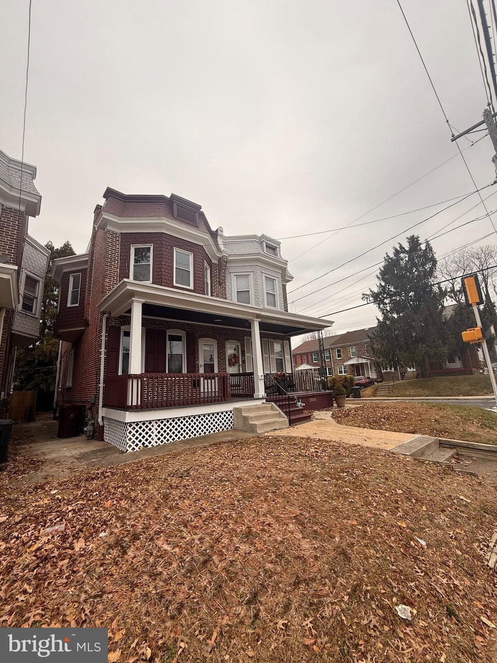 view of front of property with covered porch