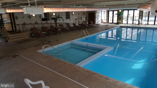 view of swimming pool