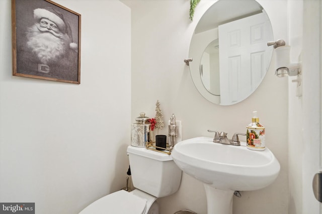 bathroom featuring toilet and sink