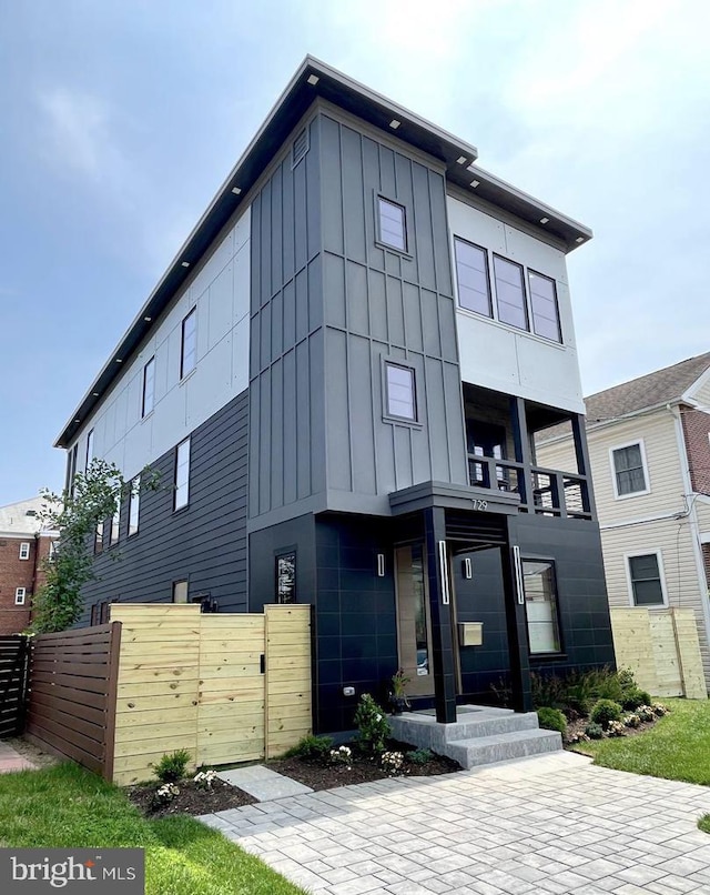 view of contemporary house