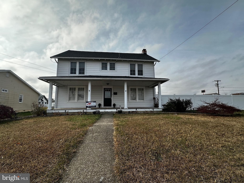 view of front facade with covered porch and a front lawn