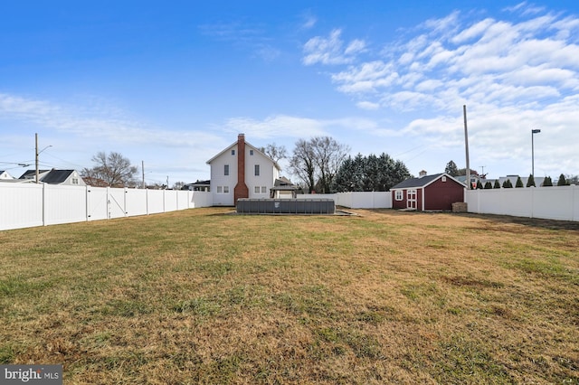 view of yard featuring a storage unit