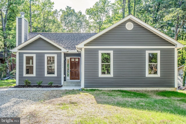 view of front facade featuring a front yard