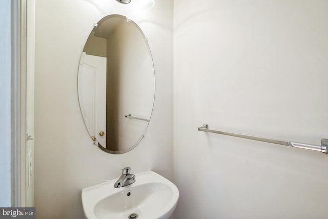 bathroom featuring sink