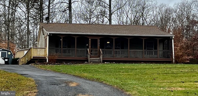 view of front of house with a front yard